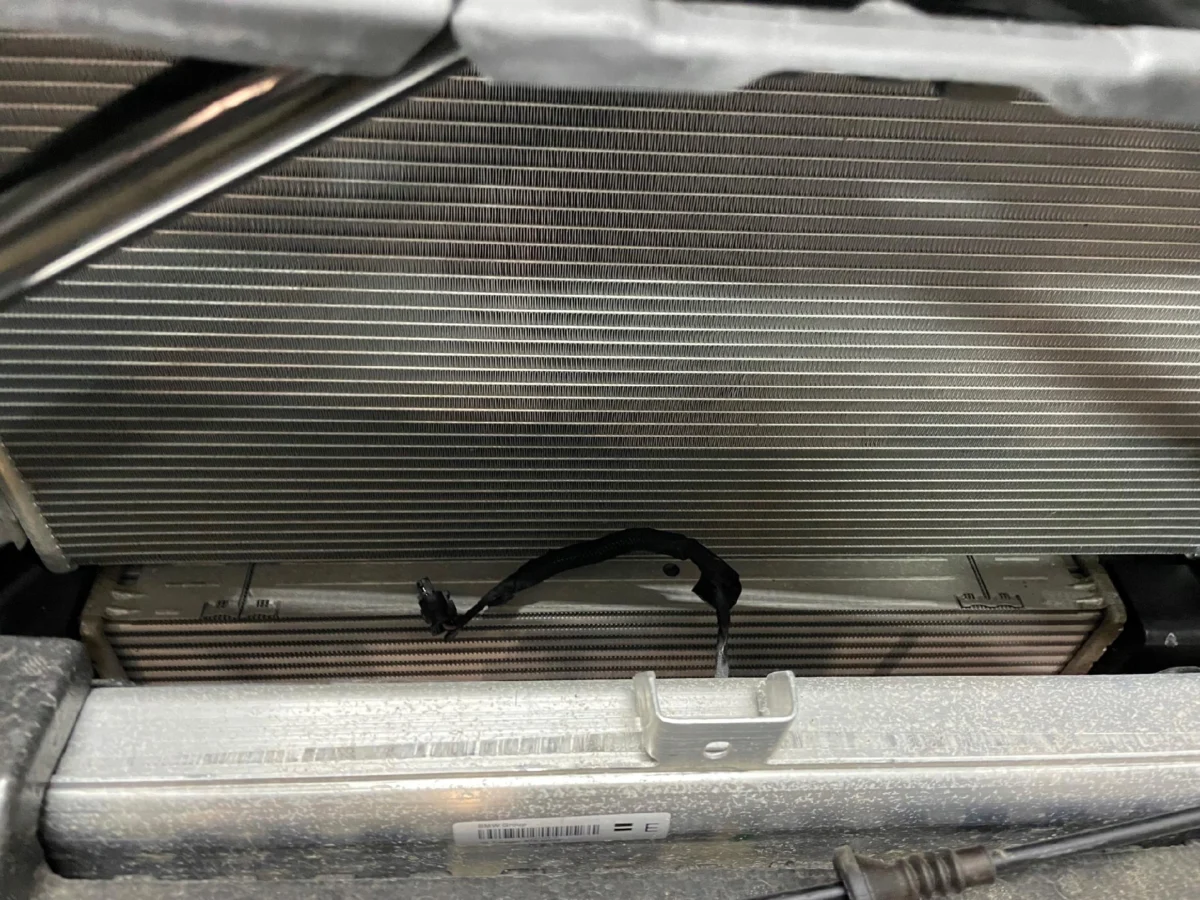 PAS PRZEDNI ZAMKI CHŁODNICE M-PAKIET BMW 5 G30 G31 LIFT 530D 3.0D - obrazek 10