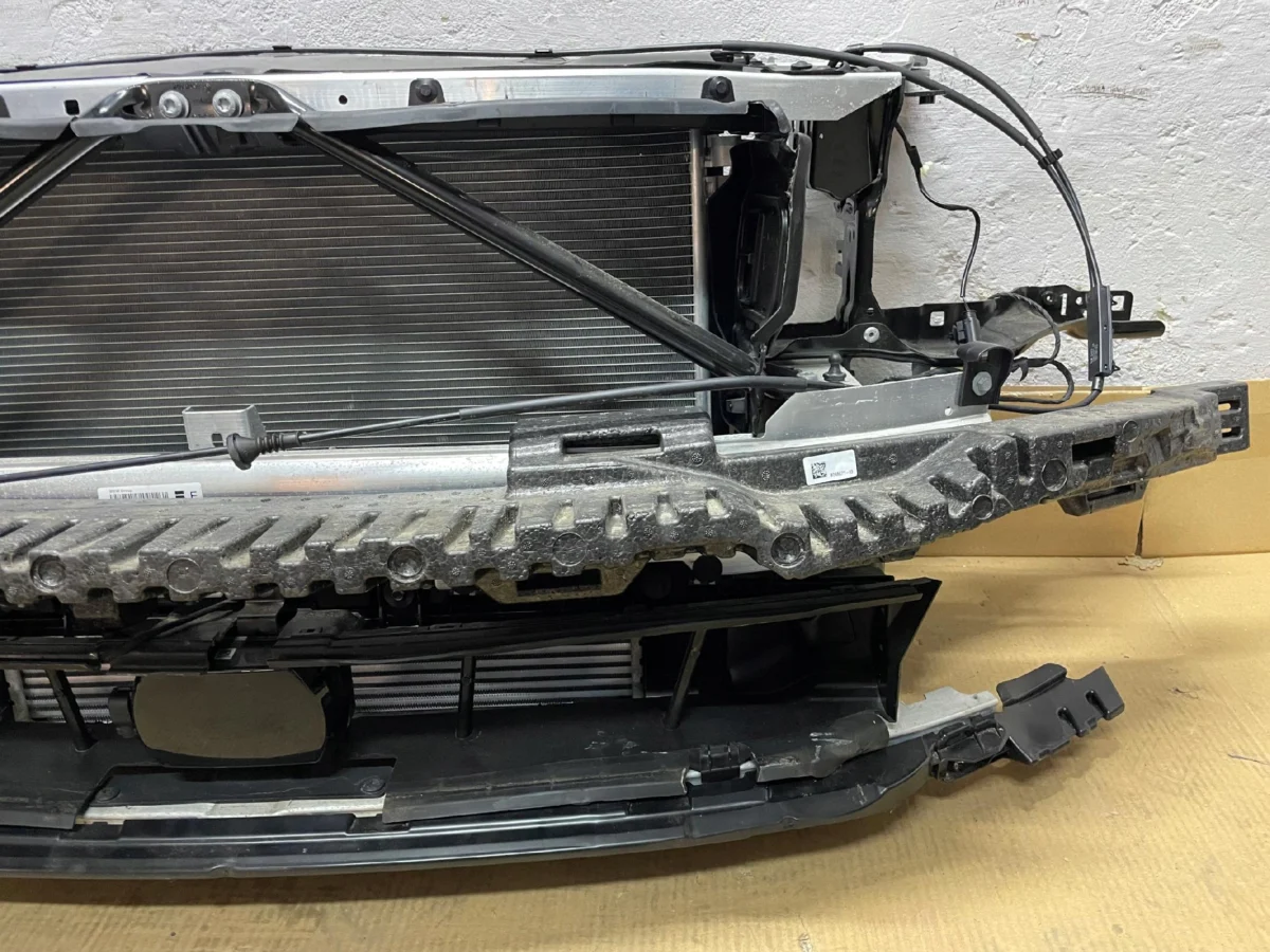 PAS PRZEDNI ZAMKI CHŁODNICE M-PAKIET BMW 5 G30 G31 LIFT 530D 3.0D - obrazek 2