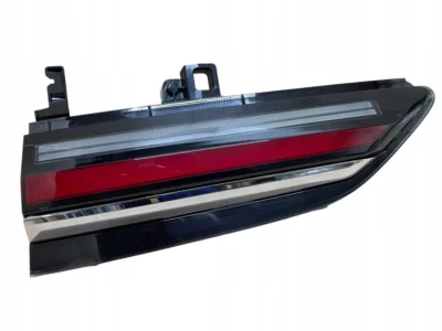 LAMPA PRAWA TYŁ W KLAPĘ BAGAŻNIKA BMW 7 i7 G70 EUROPA ORYGINAŁ IDEAŁ