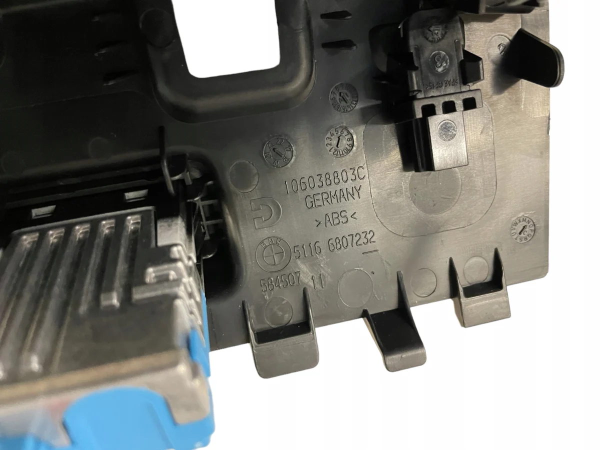 OSŁONA SCHOWKA USB BMW G20 G21 G22 G23 G26 - obrazek 3