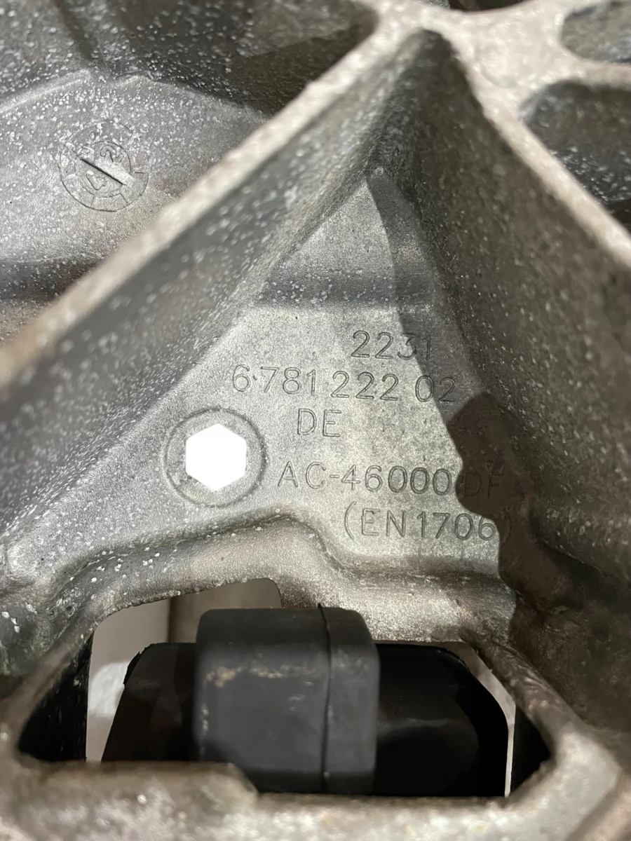 ŁAPA WSPORNIK SKRZYNI BIEGÓW BMW F07 F10 F11 LCI - obrazek 2