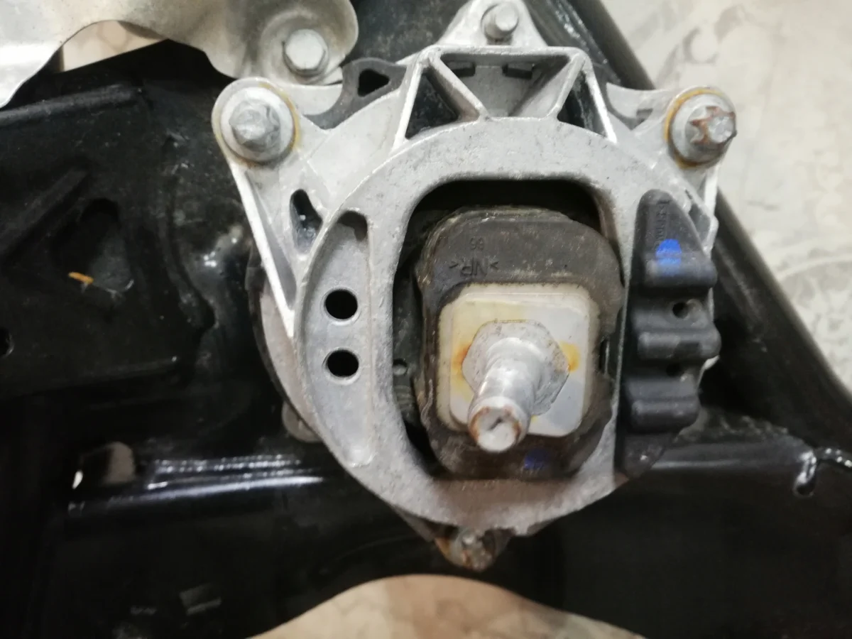 ENGINE MOUNT RIGHT BMW 3 GT F34 4 F33 NEW