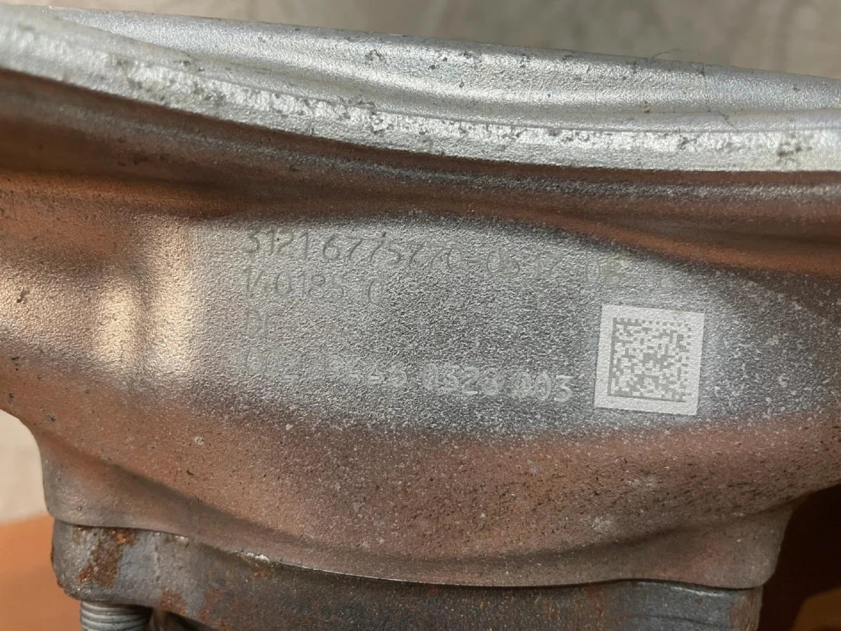 Zwrotnica prawa przód kpl osłona BMW F06 F10 NOWA - obrazek 5