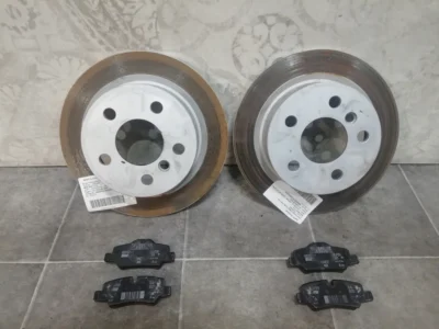 Tarcze klocki tył MINI F55 F56 F57 oryginał NOWE