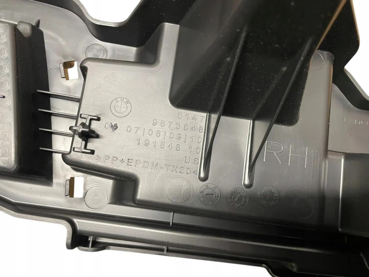 TRUNK LINER BRACKET REAR RIGHT BMW XM G09 - Image 4