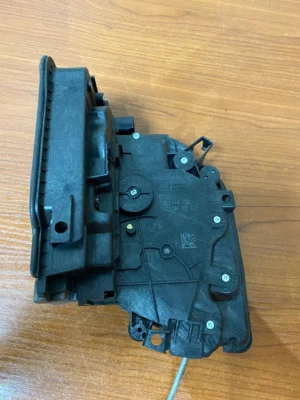 Zamek drzwi BMW X5 F15 F39 F45 G01 G30 prawy tył