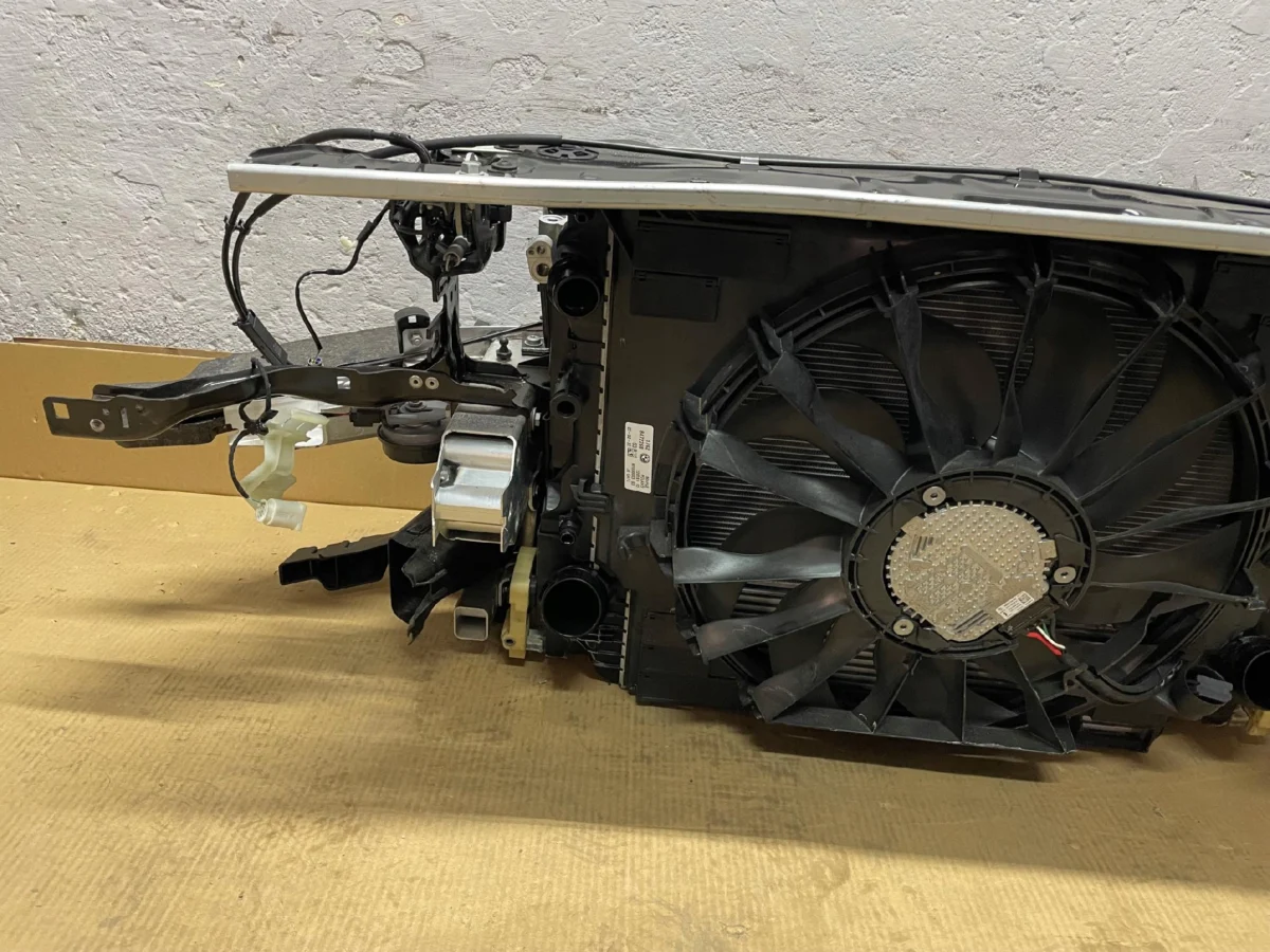 PAS PRZEDNI ZAMKI CHŁODNICE M-PAKIET BMW 5 G30 G31 LIFT 530D 3.0D - obrazek 12