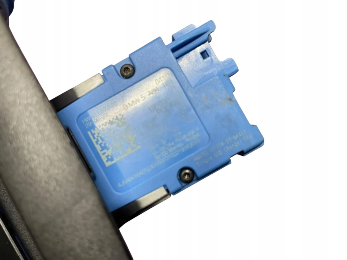 OSŁONA PORTU USB ŁADOWANIA LEWY TYŁ+PORT USB BMW 4 G22 - obrazek 5