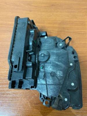 Zamek drzwi BMW 5 G30 G31 tył prawy