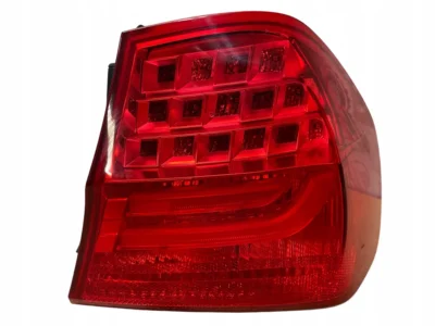 LAMPA TYŁ PRAWA W KAROSERIĘ BMW E90 LIFT 8700KM EU