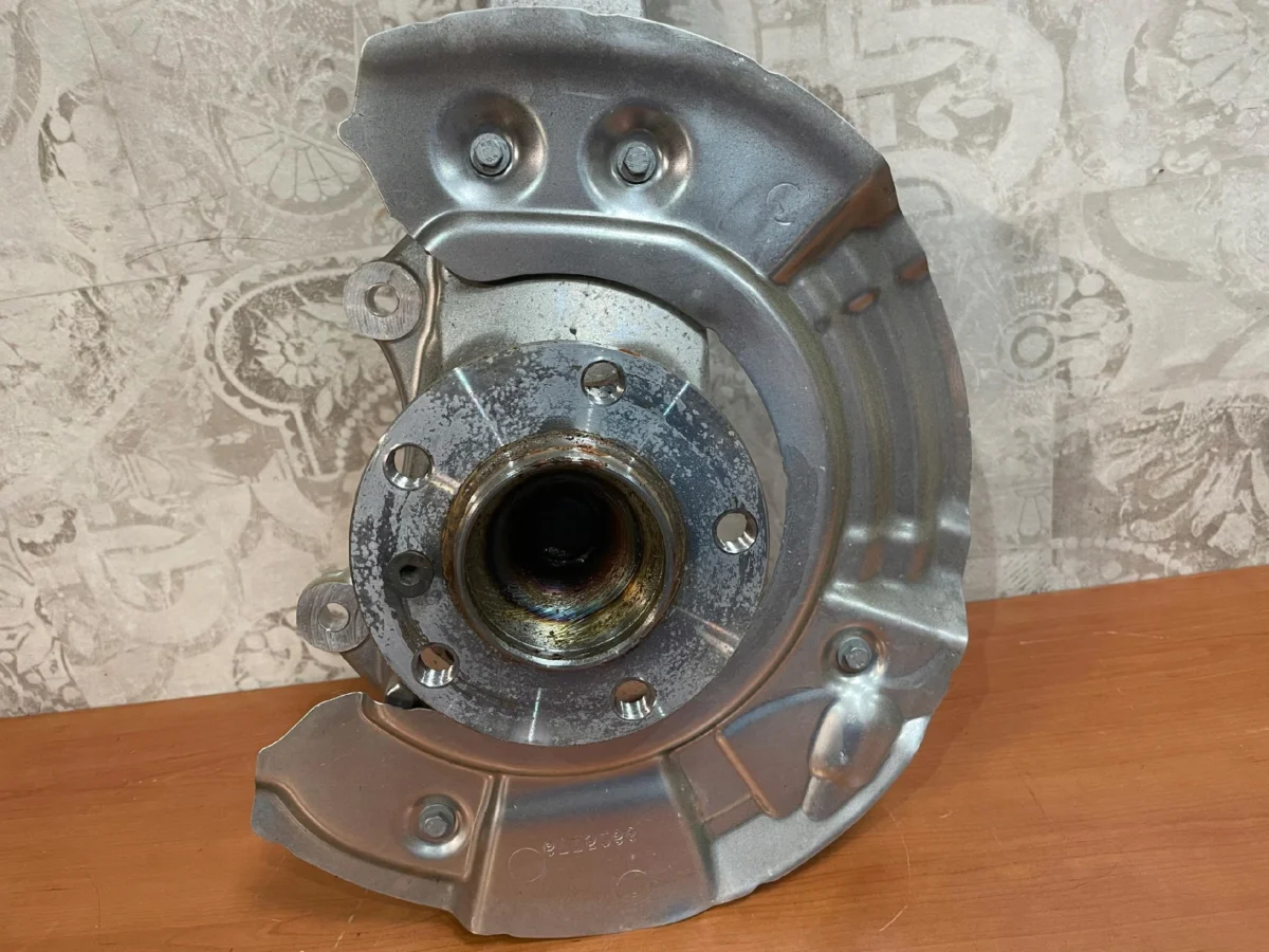 Zwrotnica prawa przód kpl osłona BMW F06 F10 NOWA - obrazek 3