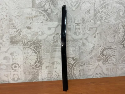 Listwa prowadząca szybę BMW G30 M5 F90 prawy tył