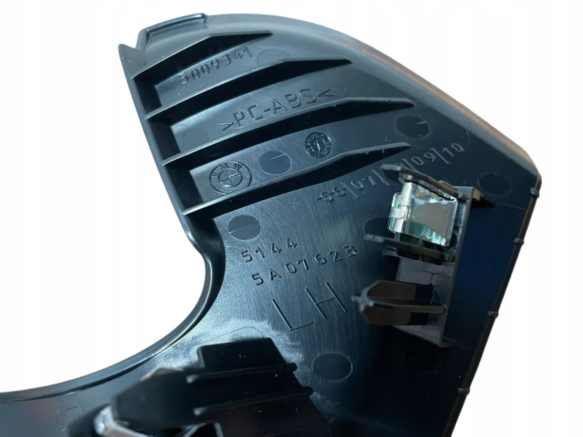 SEATBELT COVER LEFT BMW XM G09 - Image 3