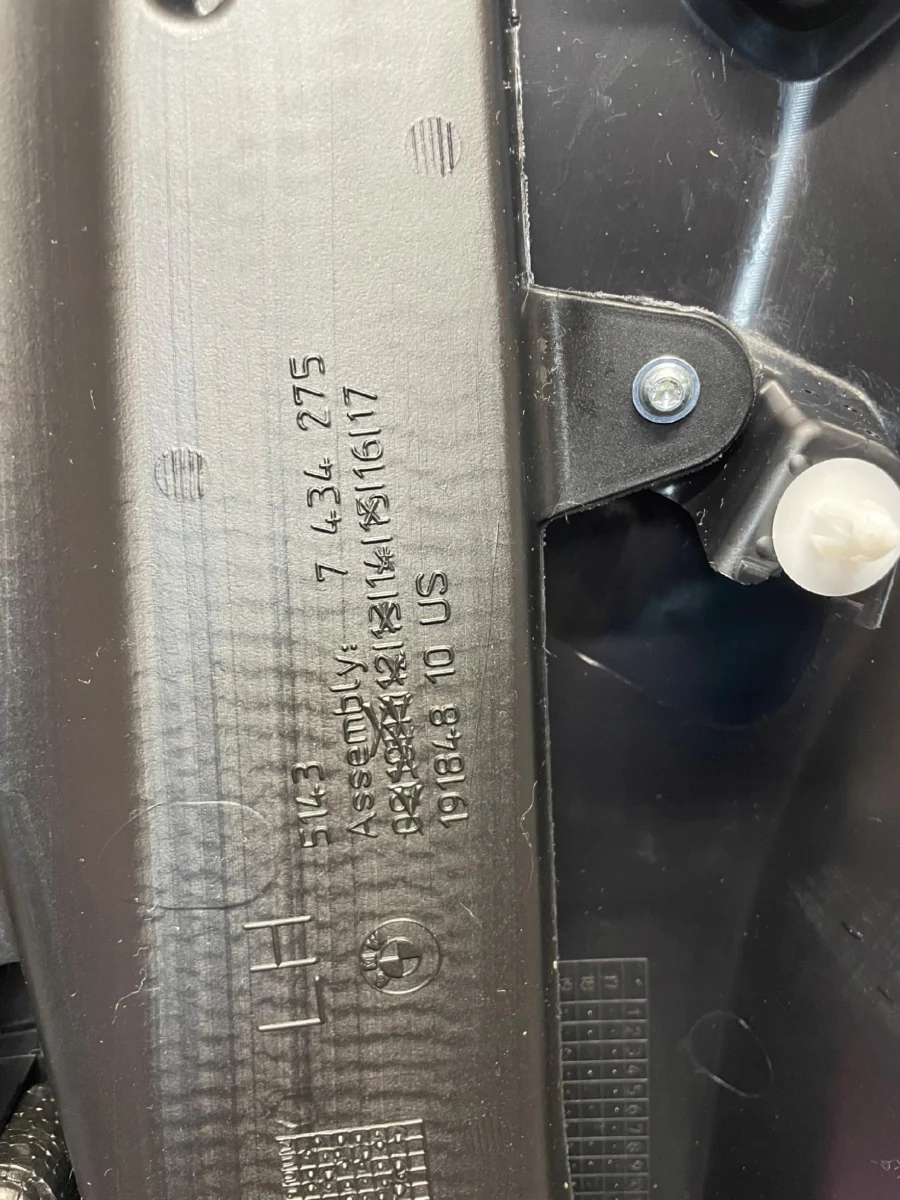 OSŁONA POSZYCIE SŁUPKA ŚRODKOWEGO B PRAWA BMW X5 G05 LCI - obrazek 4
